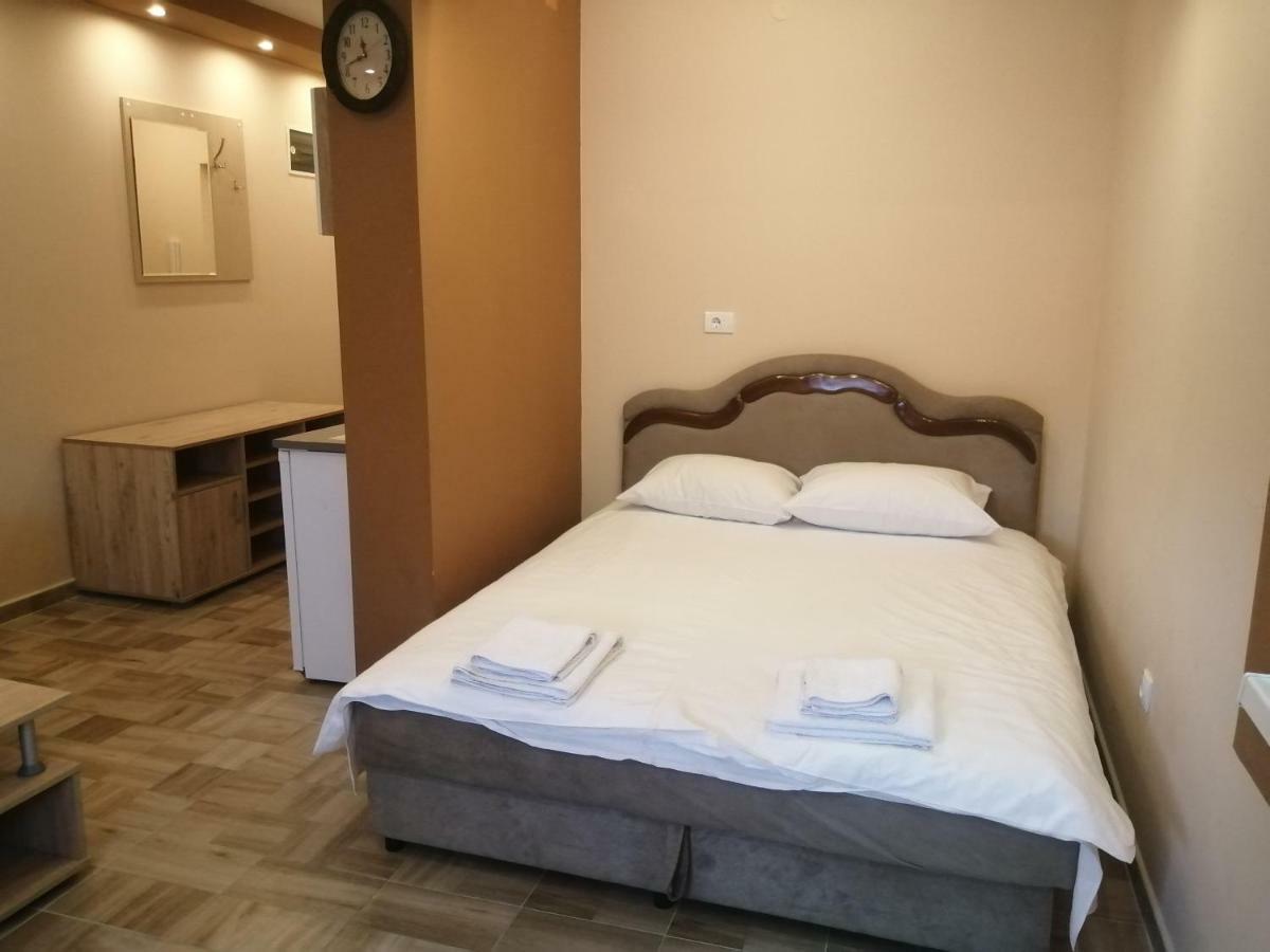 Airport Rest Apartments Belgrado Exterior foto